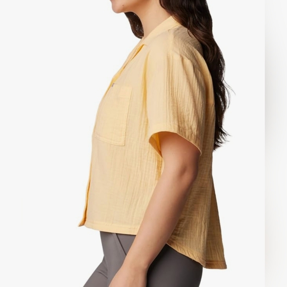 Columbia Tops - COLUMBIA Holly Hideaway Breezy Short Sleeve Top - Size L - Light Yellow (NWT)